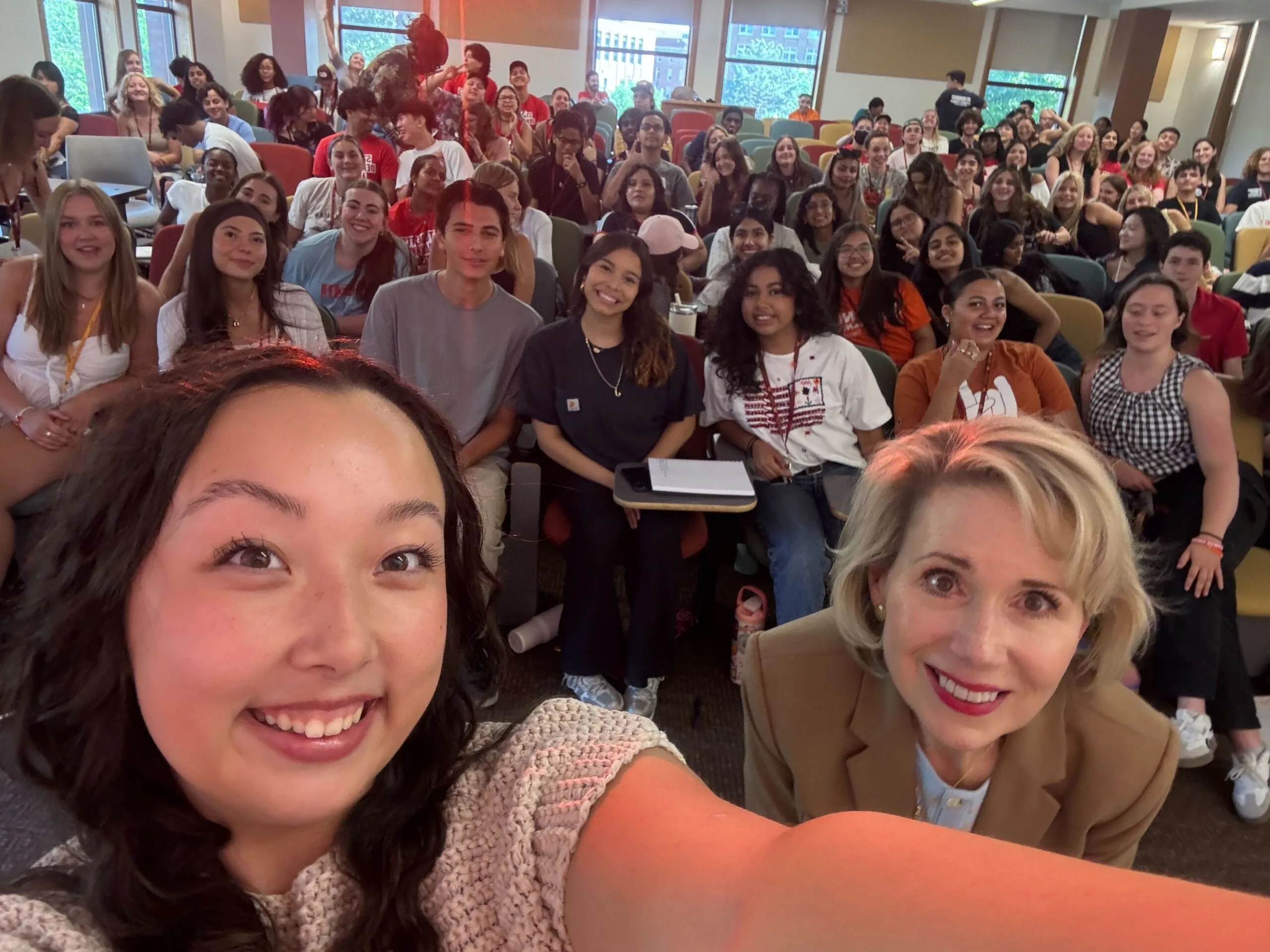 Minnesota First Lady Gwen Walz takes a selfie with a room full of volunteers at the Students Demand Action Summer Organizing Institute.